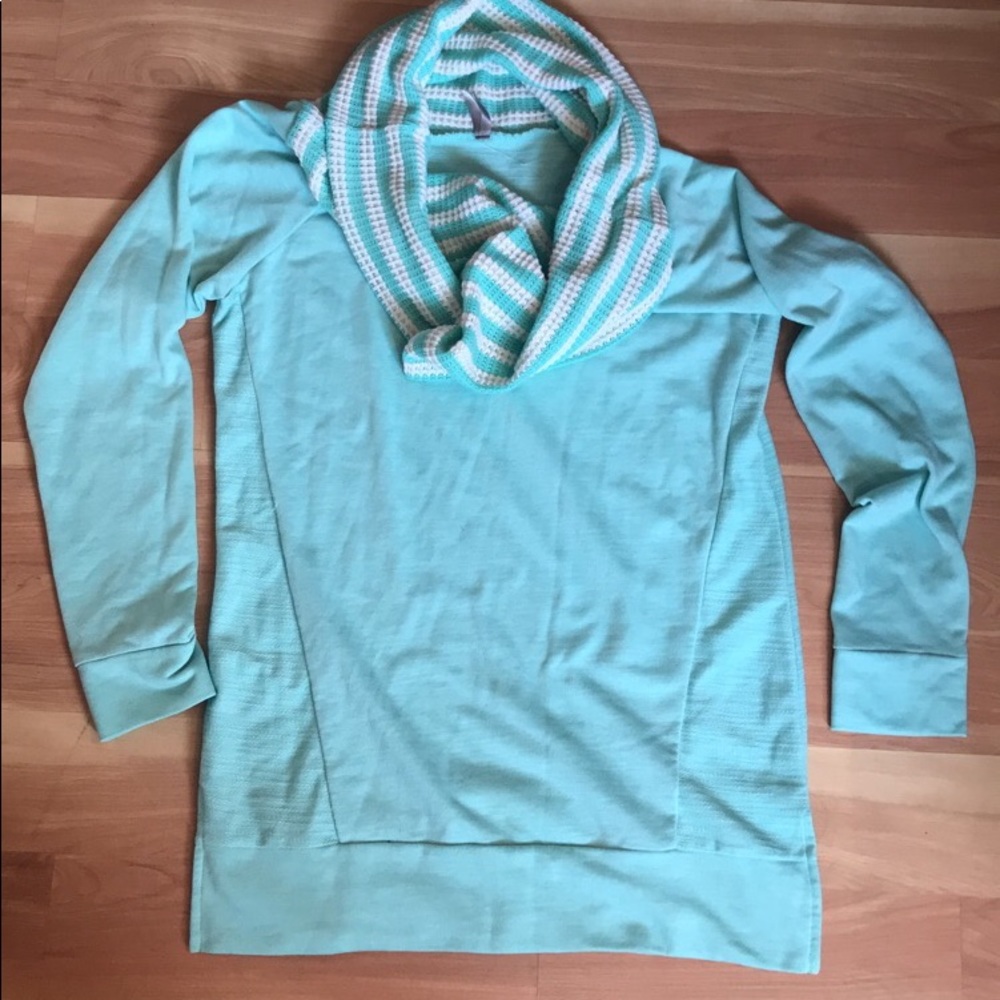 Vanity mint long sleeve.